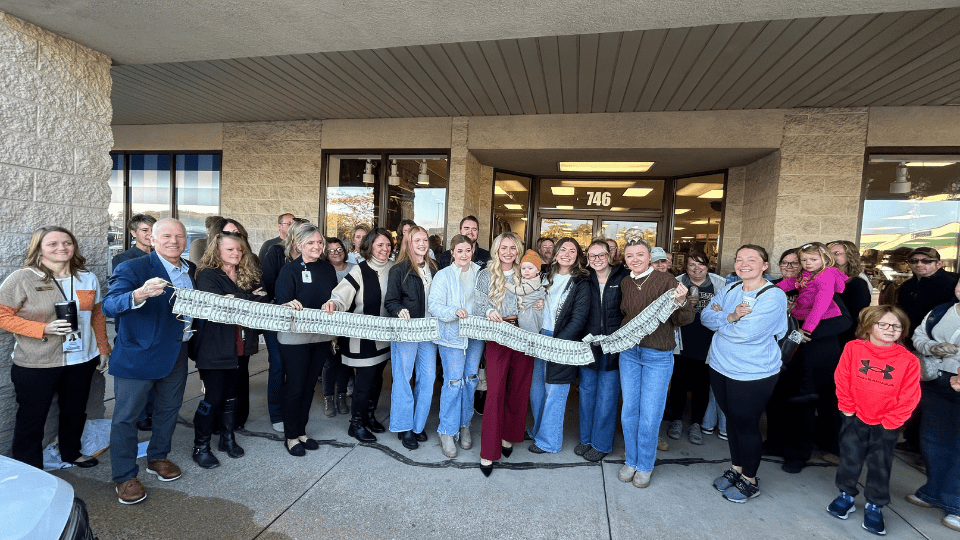 Glik’s Celebrates Remodel with Ribbon Cutting in Farmington