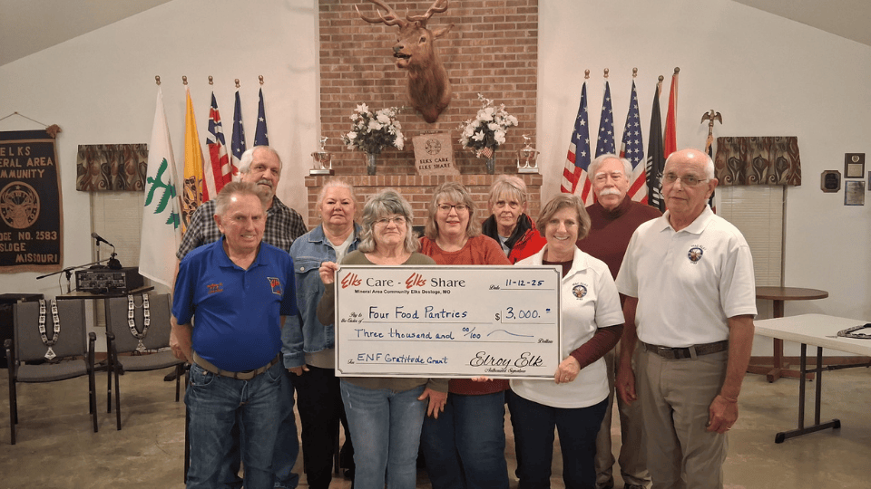 MAC Elks Donates to Food Pantries