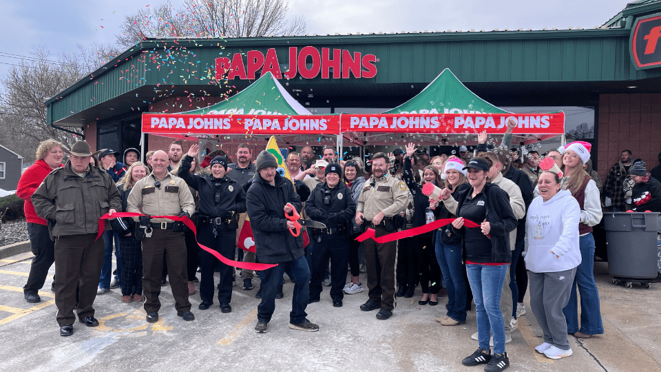 Papa Johns Returns to Farmington, Celebrates Grand Opening